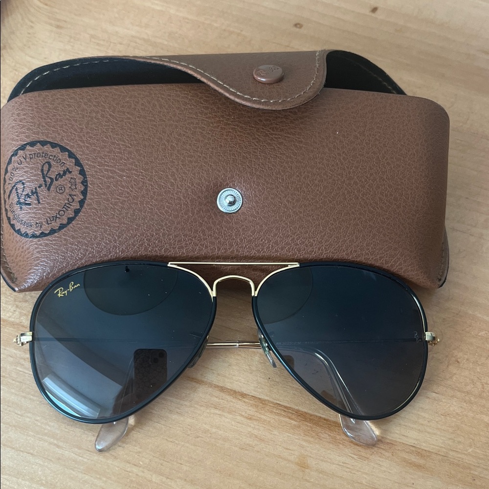 Ray-Ban Gold Aviator Sunglasses with Brown Case